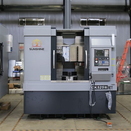 CK525 Divu kolonnu CNC vertikālās virpas ražotājs Augstas efektivitātes CNC vertikālās virpas